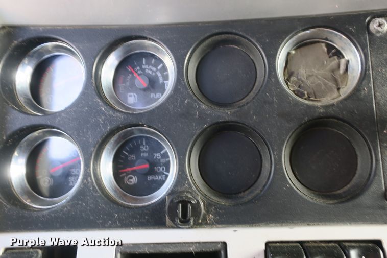 image for item DF5091 2011 Kenworth T660 semi truck