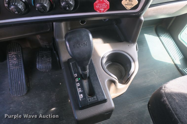 image for item DF5091 2011 Kenworth T660 semi truck