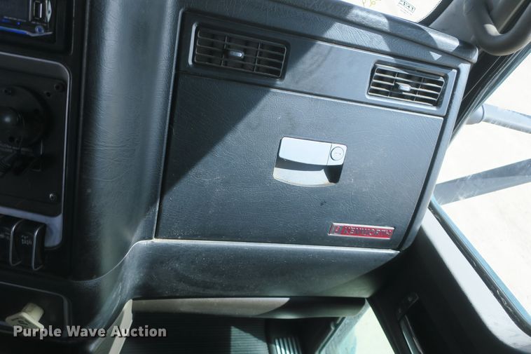 image for item DF5091 2011 Kenworth T660 semi truck