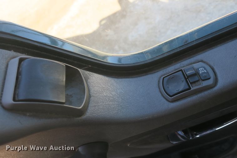 image for item DF5091 2011 Kenworth T660 semi truck