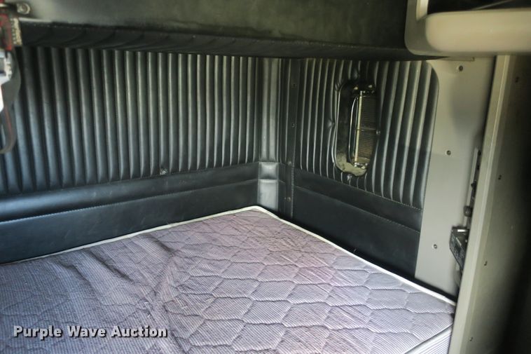 image for item DF5091 2011 Kenworth T660 semi truck