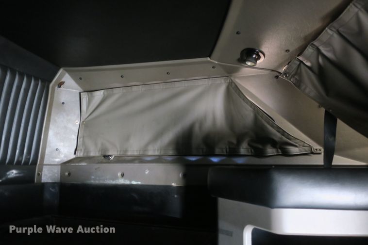 image for item DF5091 2011 Kenworth T660 semi truck