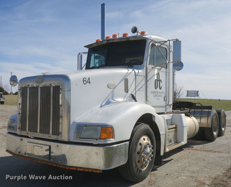 image for item DF5094 2000 Peterbilt 377 semi truck