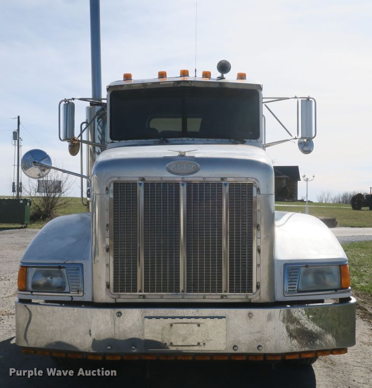 image for item DF5094 2000 Peterbilt 377 semi truck