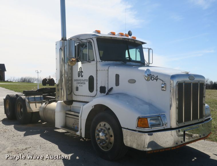 image for item DF5094 2000 Peterbilt 377 semi truck
