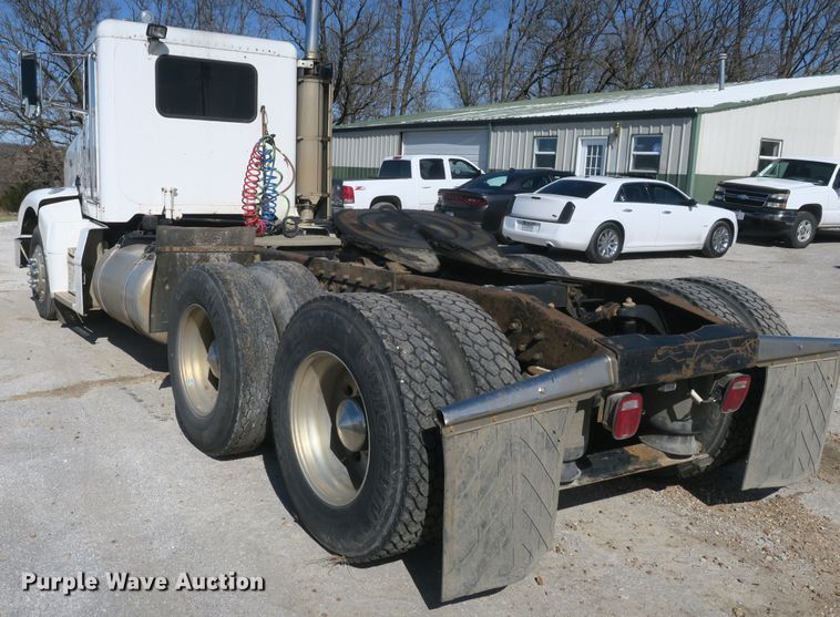 image for item DF5094 2000 Peterbilt 377 semi truck