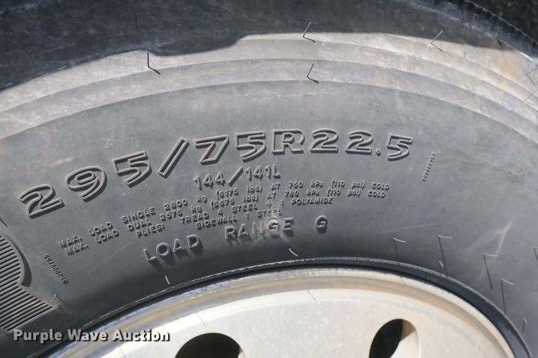 image for item DF5094 2000 Peterbilt 377 semi truck