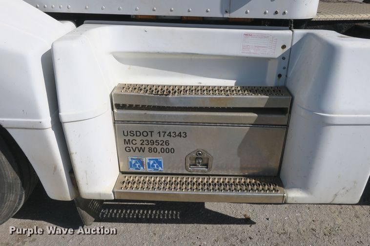 image for item DF5094 2000 Peterbilt 377 semi truck