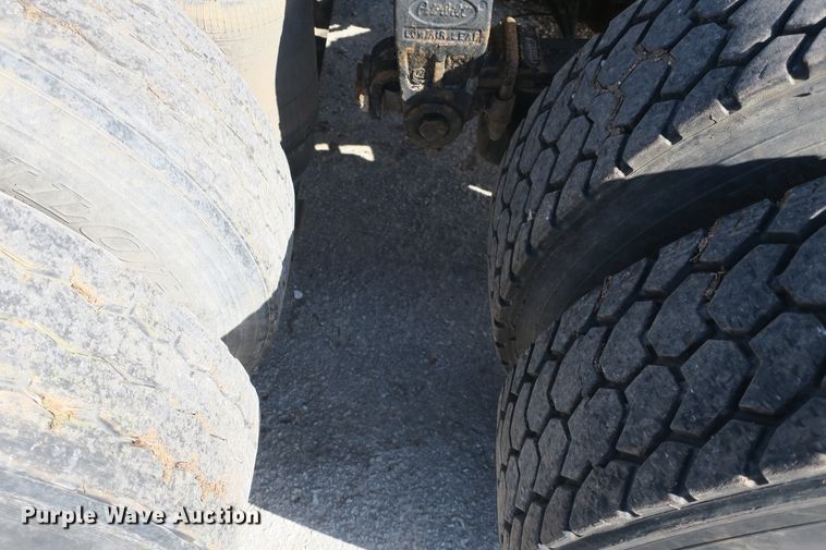 image for item DF5094 2000 Peterbilt 377 semi truck