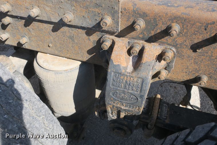 image for item DF5094 2000 Peterbilt 377 semi truck