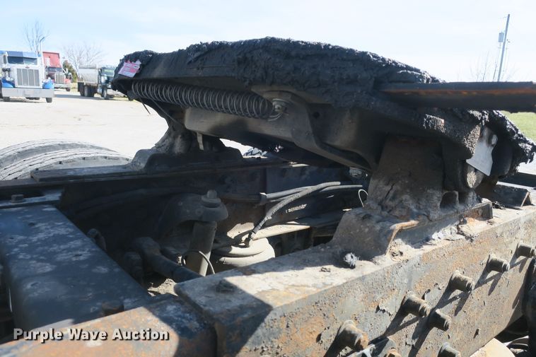 image for item DF5094 2000 Peterbilt 377 semi truck