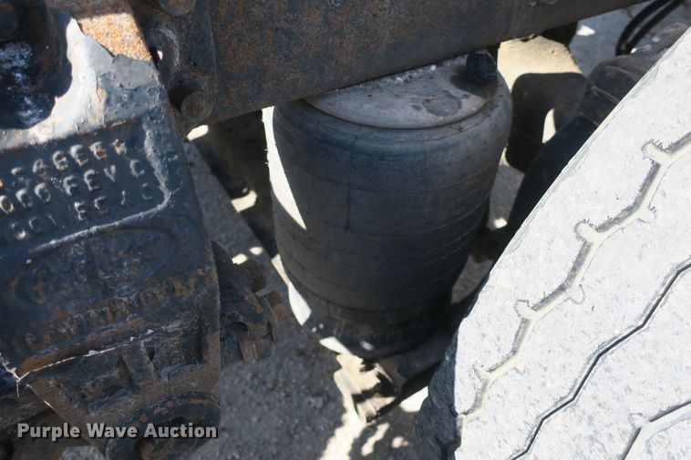 image for item DF5094 2000 Peterbilt 377 semi truck