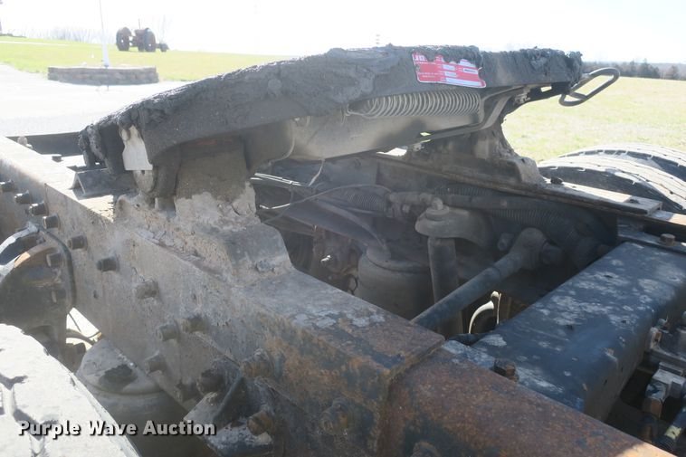 image for item DF5094 2000 Peterbilt 377 semi truck