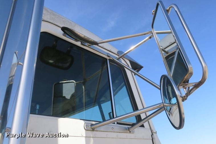 image for item DF5094 2000 Peterbilt 377 semi truck