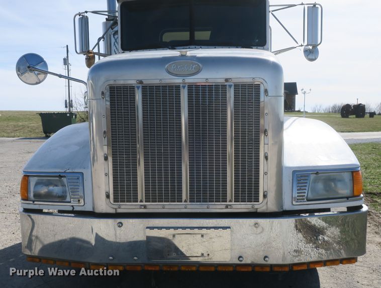 image for item DF5094 2000 Peterbilt 377 semi truck