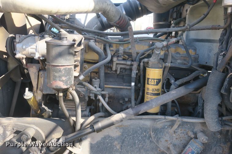 image for item DF5094 2000 Peterbilt 377 semi truck