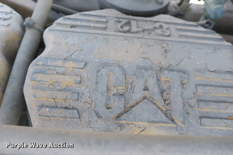 image for item DF5094 2000 Peterbilt 377 semi truck