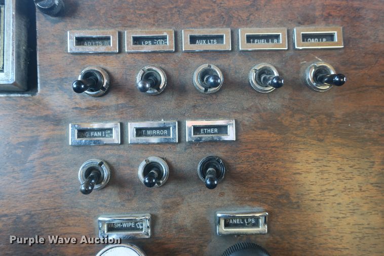 image for item DF5094 2000 Peterbilt 377 semi truck