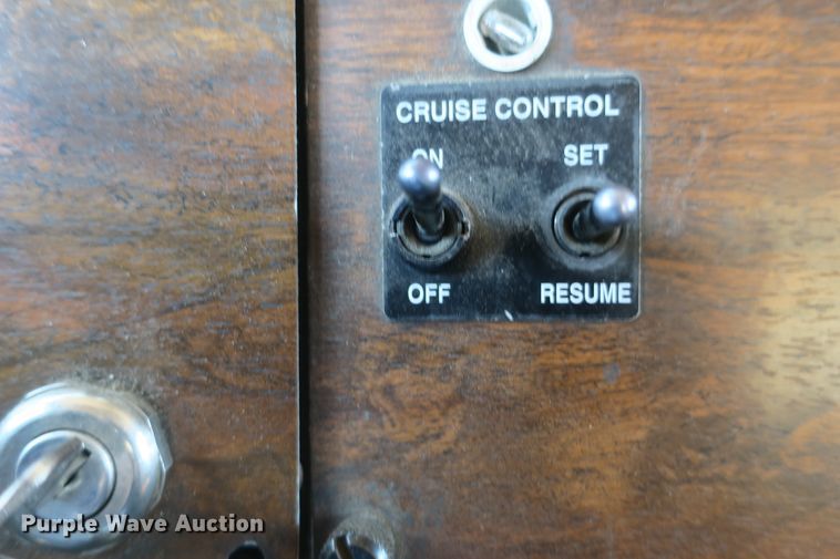 image for item DF5094 2000 Peterbilt 377 semi truck