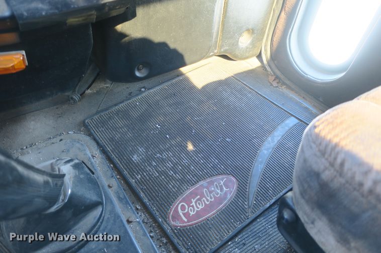 image for item DF5094 2000 Peterbilt 377 semi truck