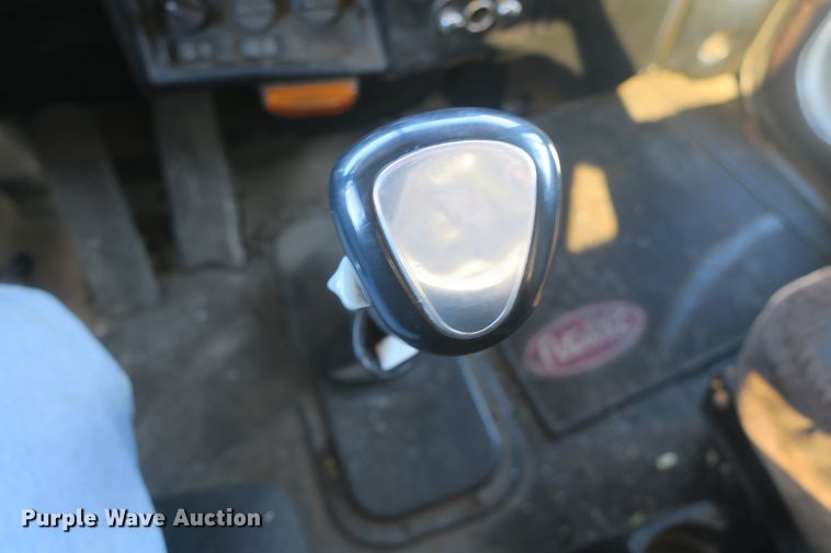 image for item DF5094 2000 Peterbilt 377 semi truck