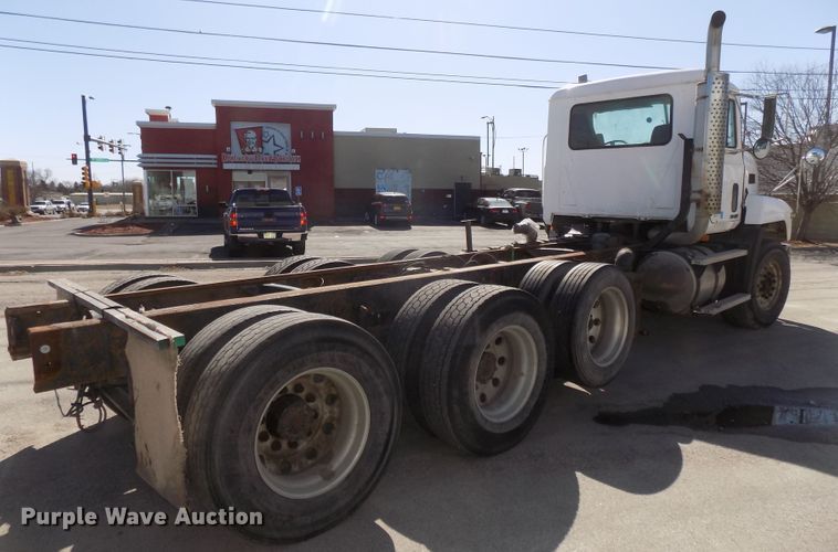 image for item DG2533 1999 Mack CH613 truck cab and chassis