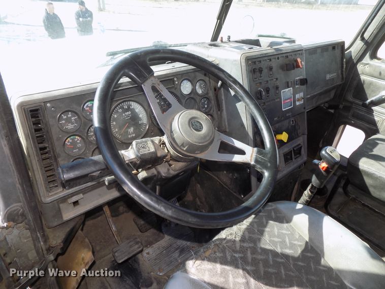 image for item DG2533 1999 Mack CH613 truck cab and chassis