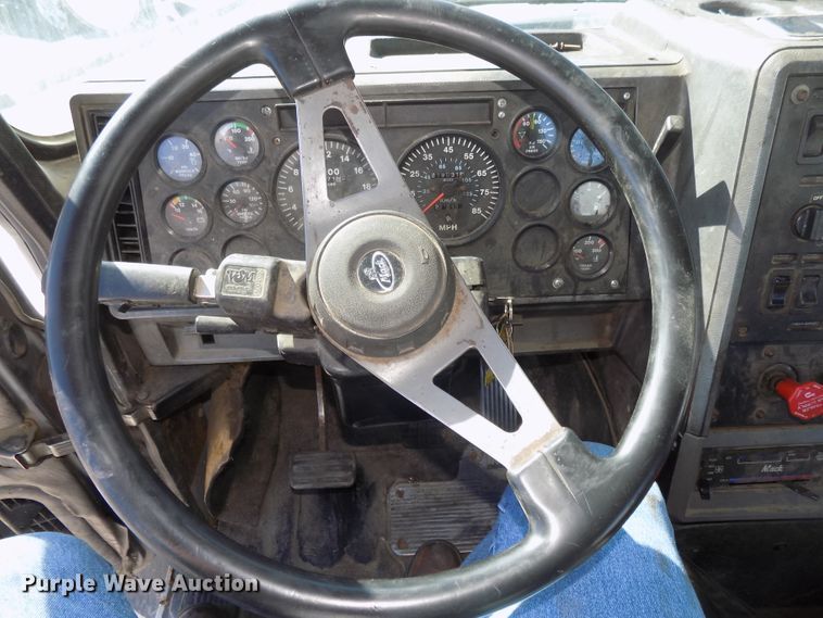 image for item DG2533 1999 Mack CH613 truck cab and chassis