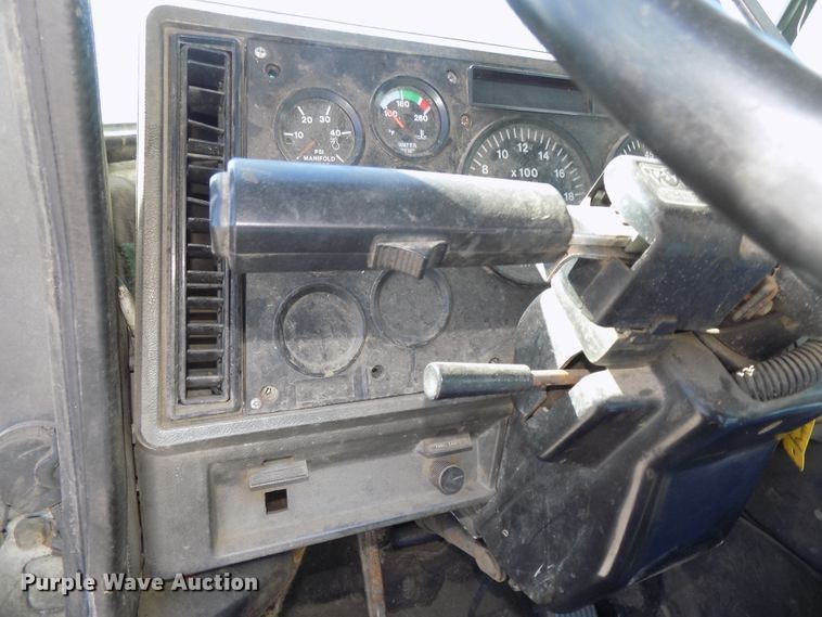 image for item DG2533 1999 Mack CH613 truck cab and chassis