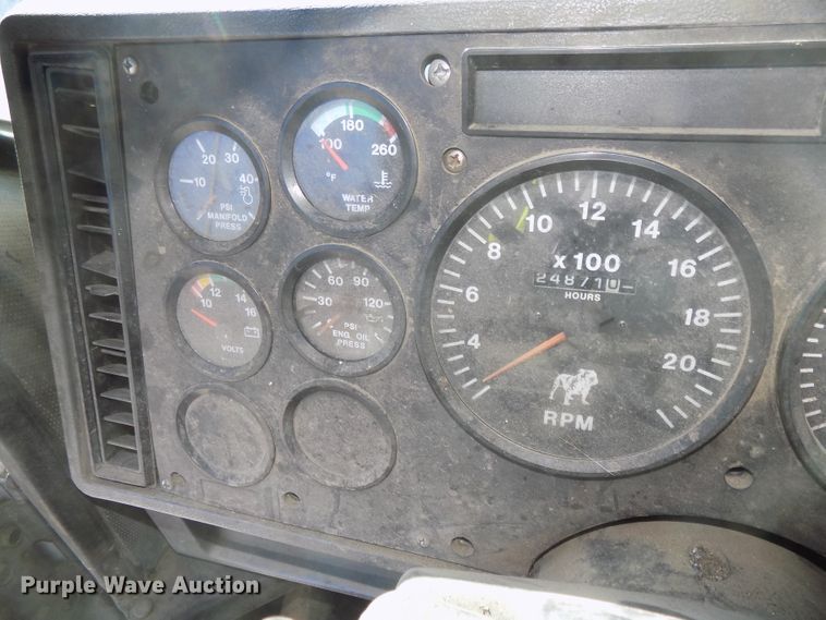 image for item DG2533 1999 Mack CH613 truck cab and chassis