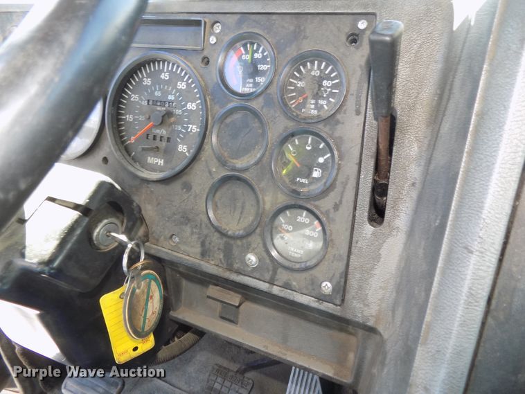 image for item DG2533 1999 Mack CH613 truck cab and chassis