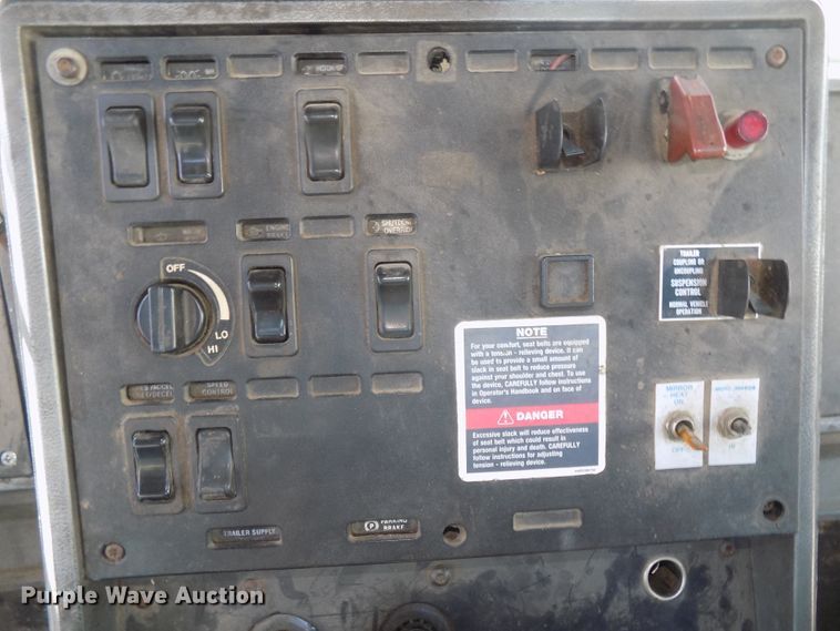 image for item DG2533 1999 Mack CH613 truck cab and chassis