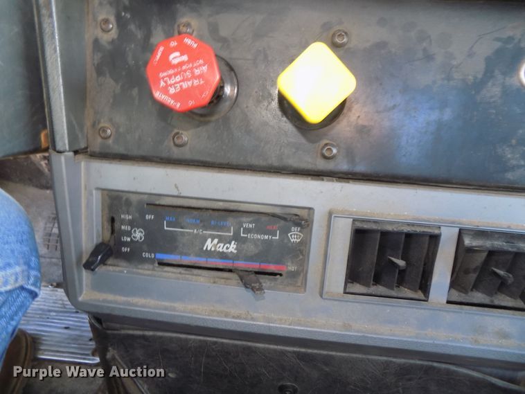 image for item DG2533 1999 Mack CH613 truck cab and chassis