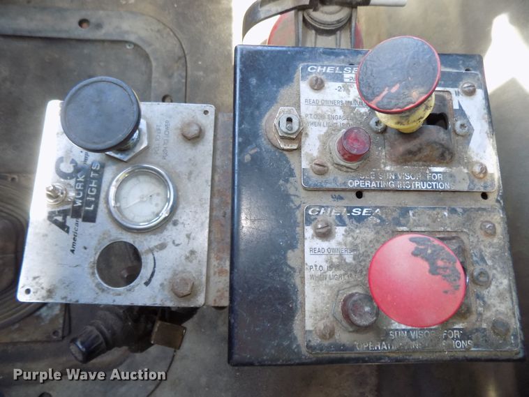 image for item DG2533 1999 Mack CH613 truck cab and chassis