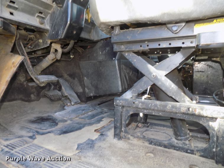 image for item DG2533 1999 Mack CH613 truck cab and chassis