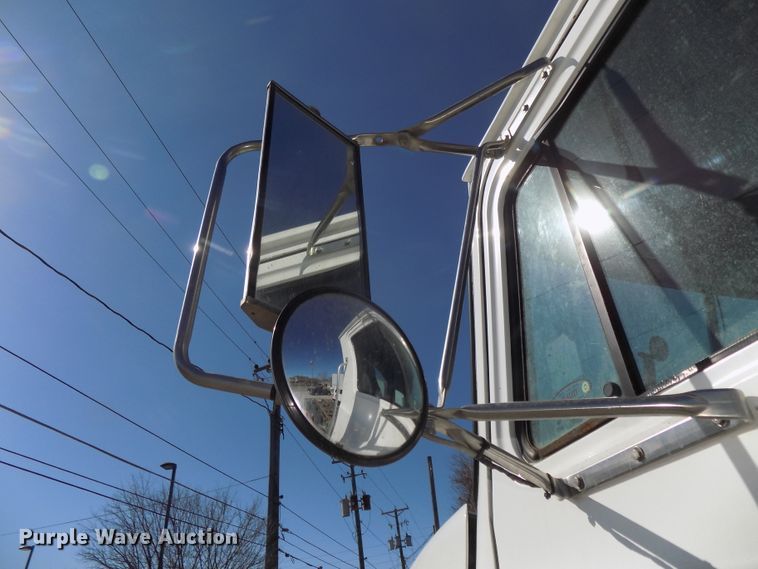 image for item DG2533 1999 Mack CH613 truck cab and chassis