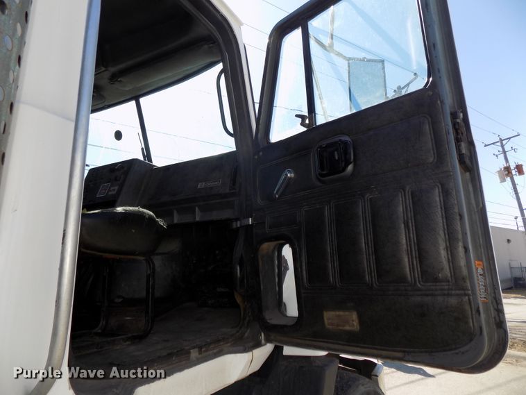 image for item DG2533 1999 Mack CH613 truck cab and chassis