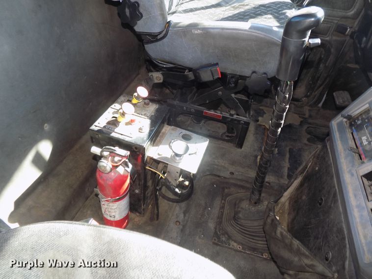 image for item DG2533 1999 Mack CH613 truck cab and chassis