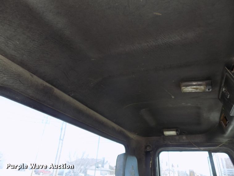 image for item DG2533 1999 Mack CH613 truck cab and chassis