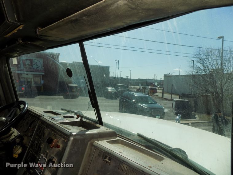 image for item DG2533 1999 Mack CH613 truck cab and chassis