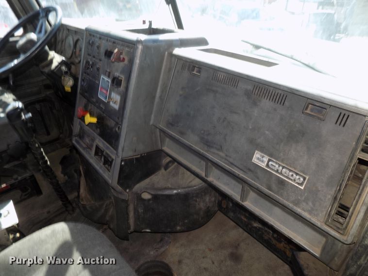 image for item DG2533 1999 Mack CH613 truck cab and chassis