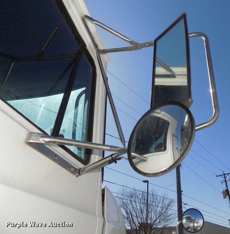 image for item DG2533 1999 Mack CH613 truck cab and chassis