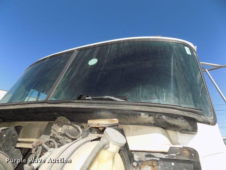 image for item DG2533 1999 Mack CH613 truck cab and chassis