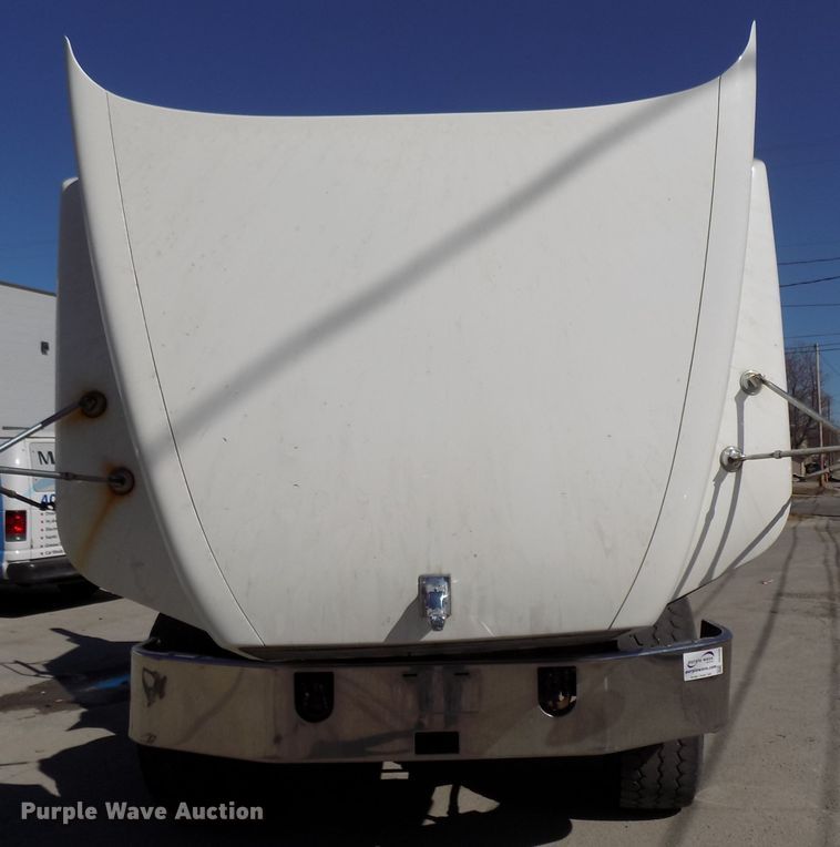 image for item DG2533 1999 Mack CH613 truck cab and chassis