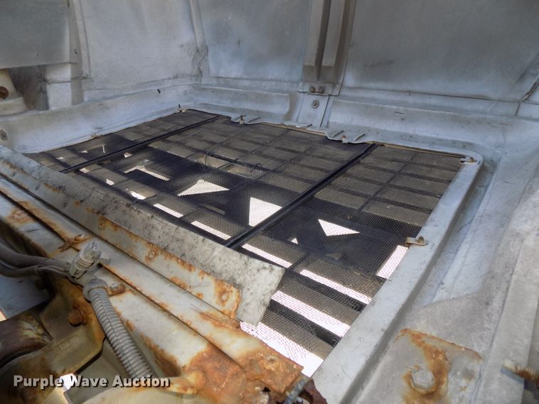 image for item DG2533 1999 Mack CH613 truck cab and chassis