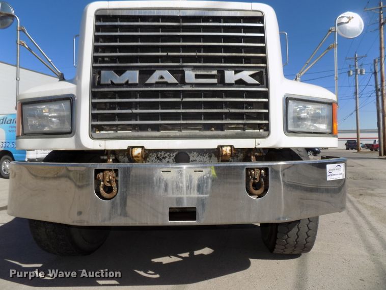 image for item DG2533 1999 Mack CH613 truck cab and chassis