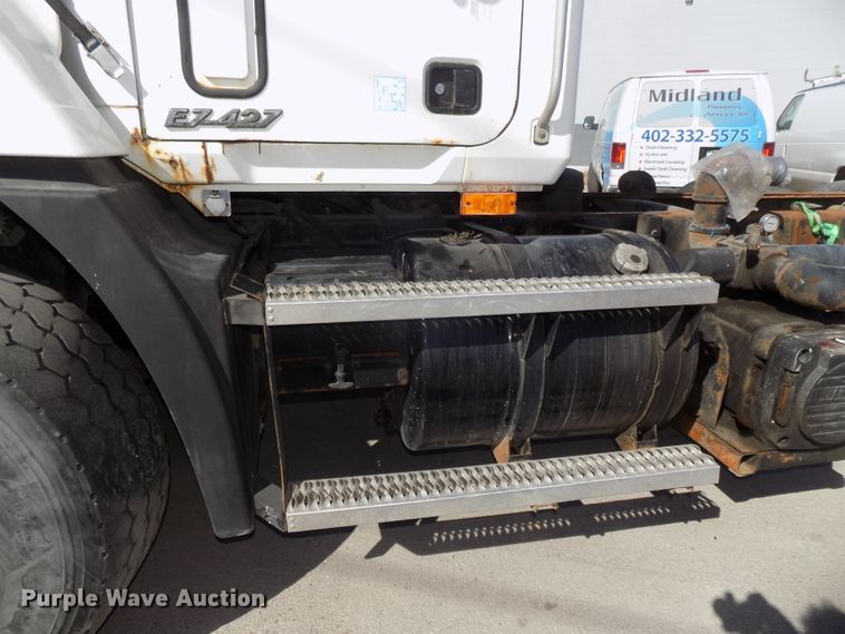 image for item DG2533 1999 Mack CH613 truck cab and chassis