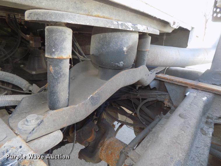 image for item DG2533 1999 Mack CH613 truck cab and chassis