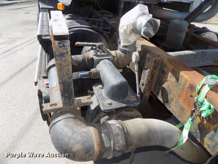 image for item DG2533 1999 Mack CH613 truck cab and chassis