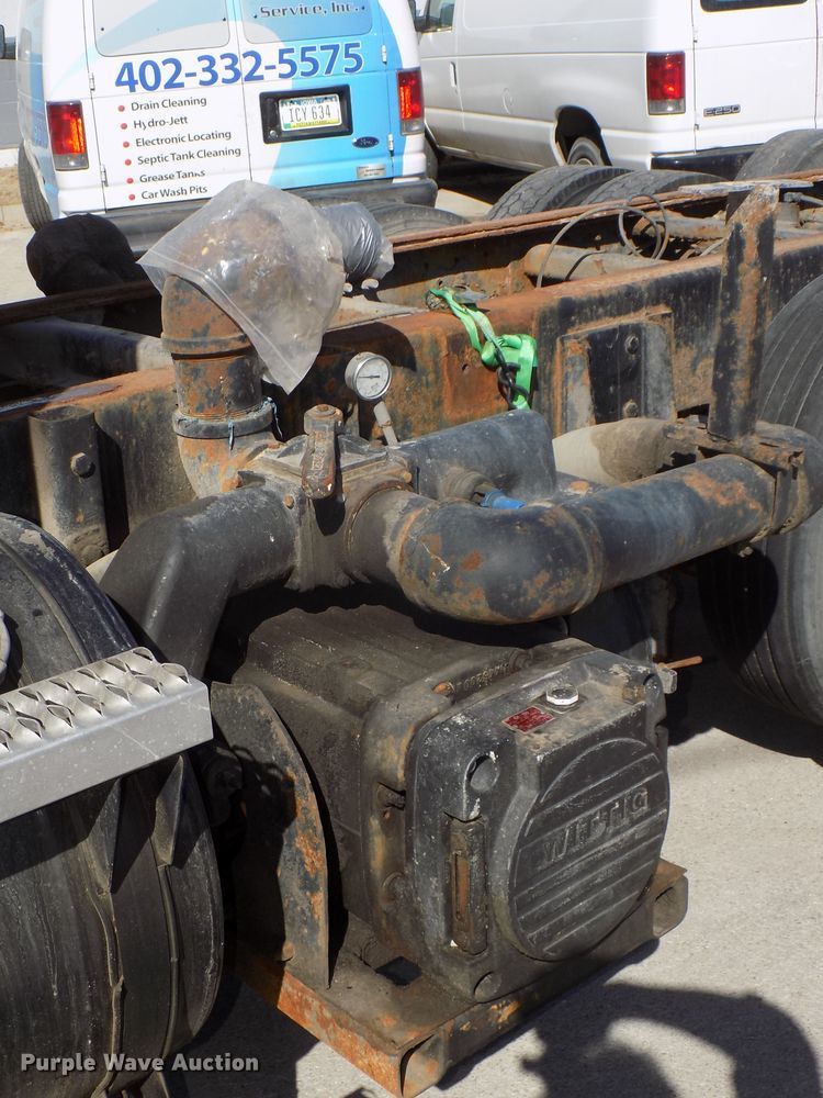 image for item DG2533 1999 Mack CH613 truck cab and chassis